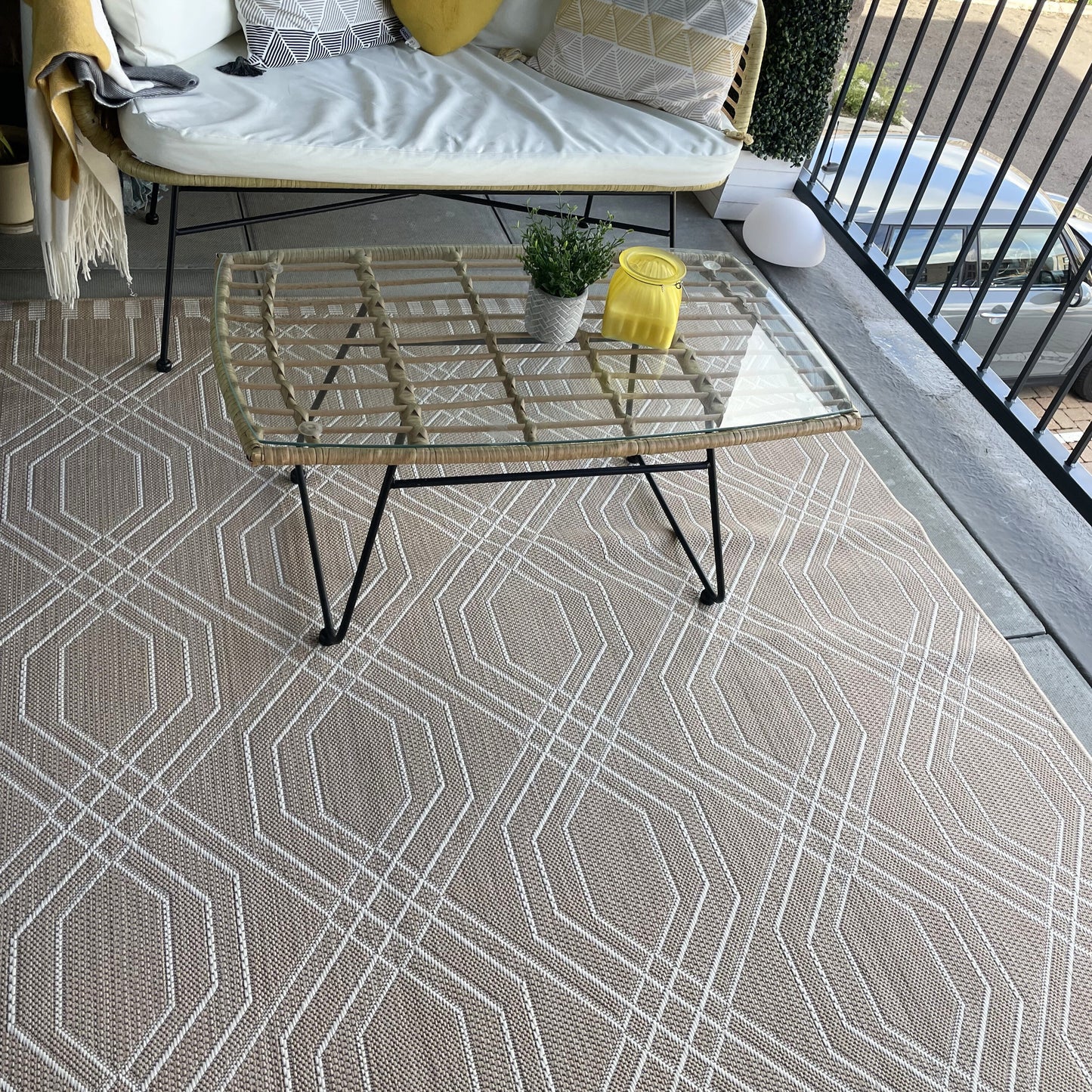 Cream Modern Geometric Outdoor Rug - Basata