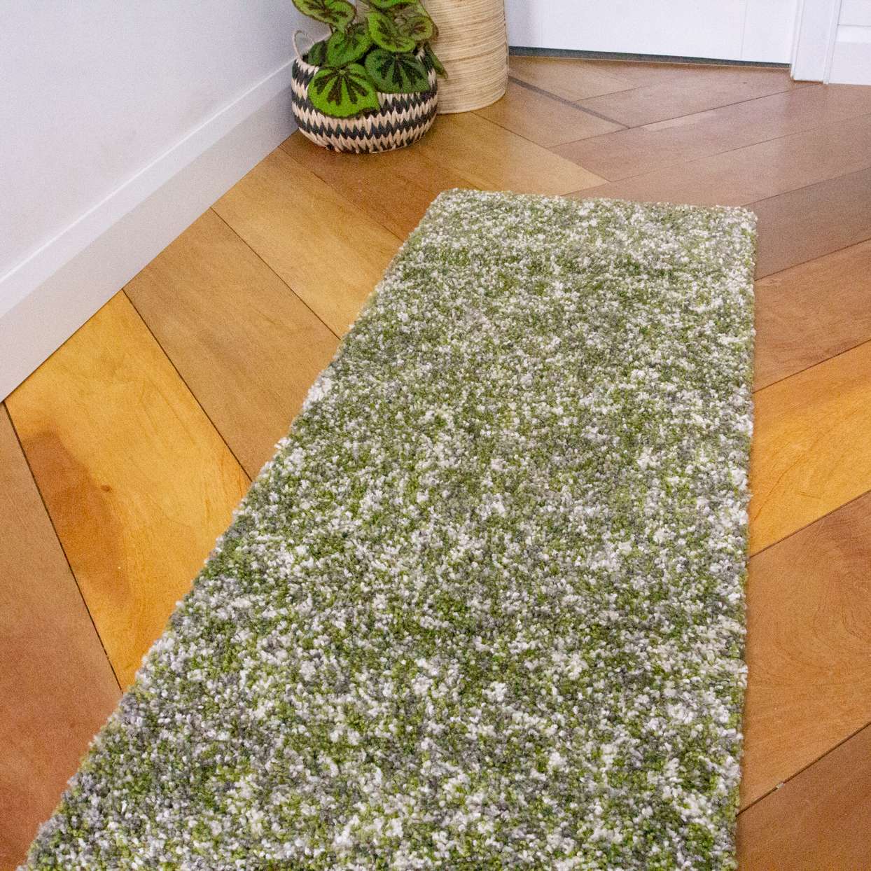 Mottled Dark Green Shaggy Rug for Living Room