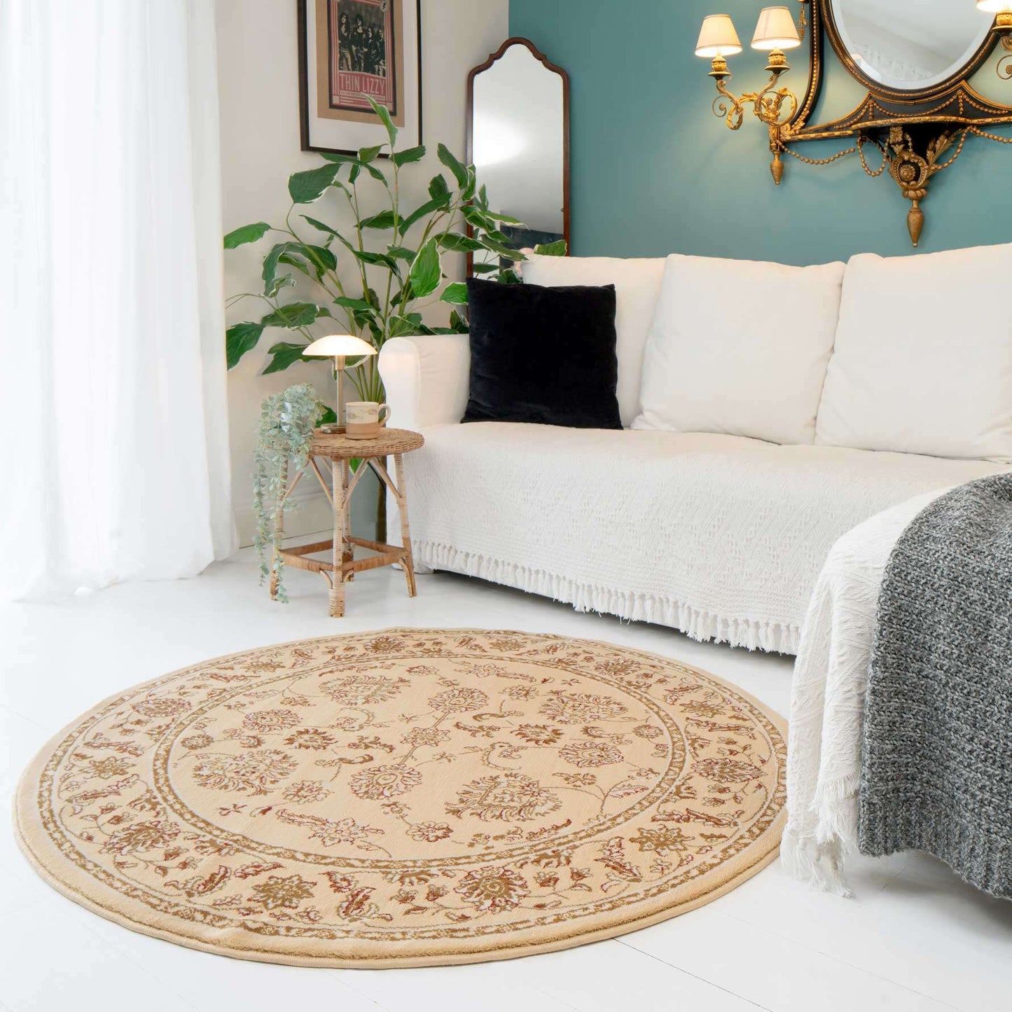 Traditional Cream Motif Round Rug