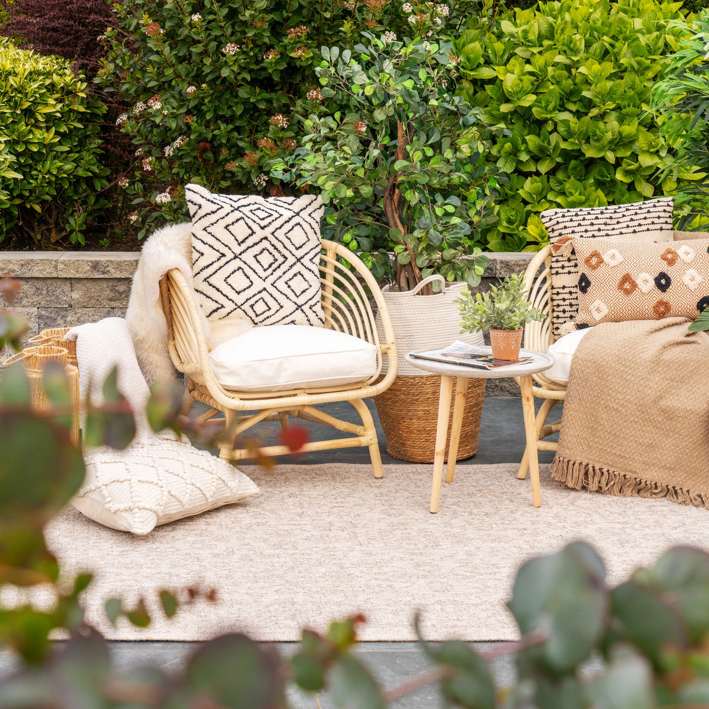 Classic Distressed Outdoor Rug - Rubus