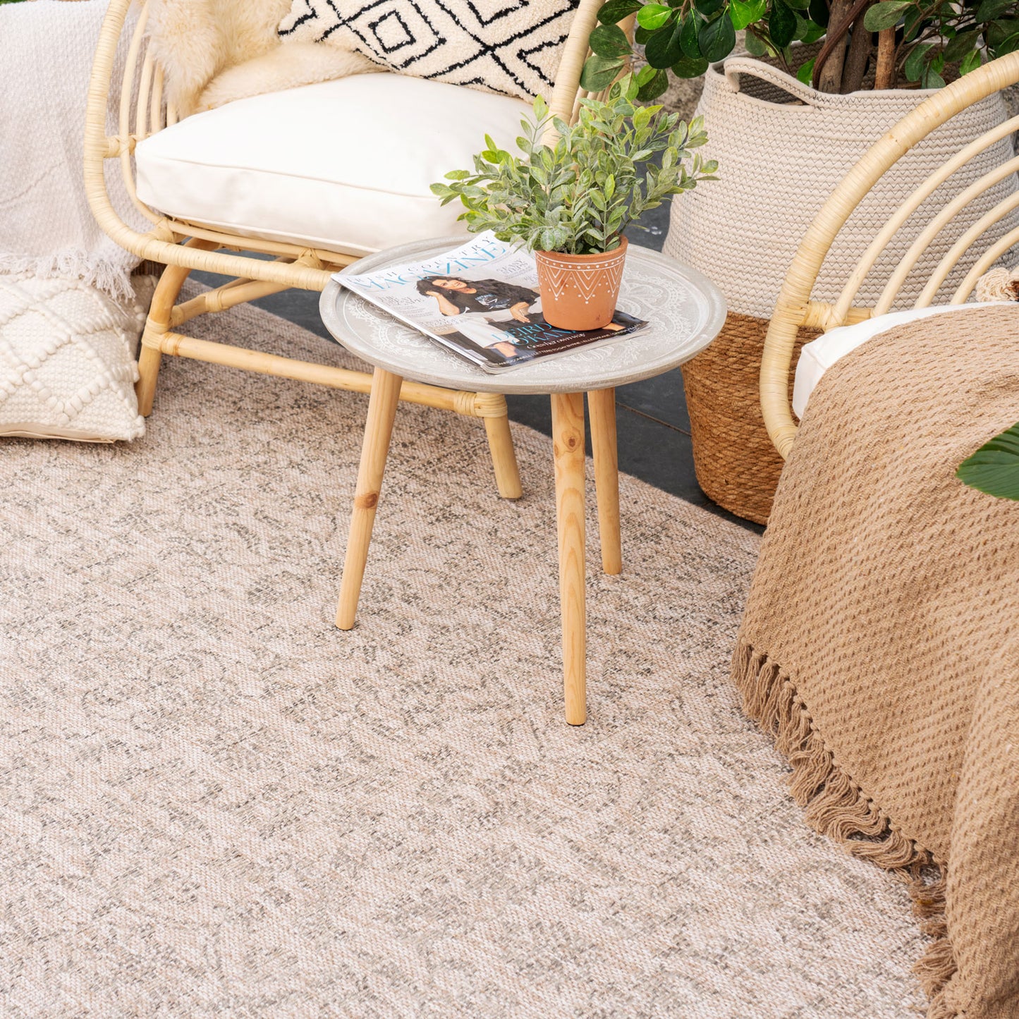 Classic Distressed Outdoor Rug - Rubus